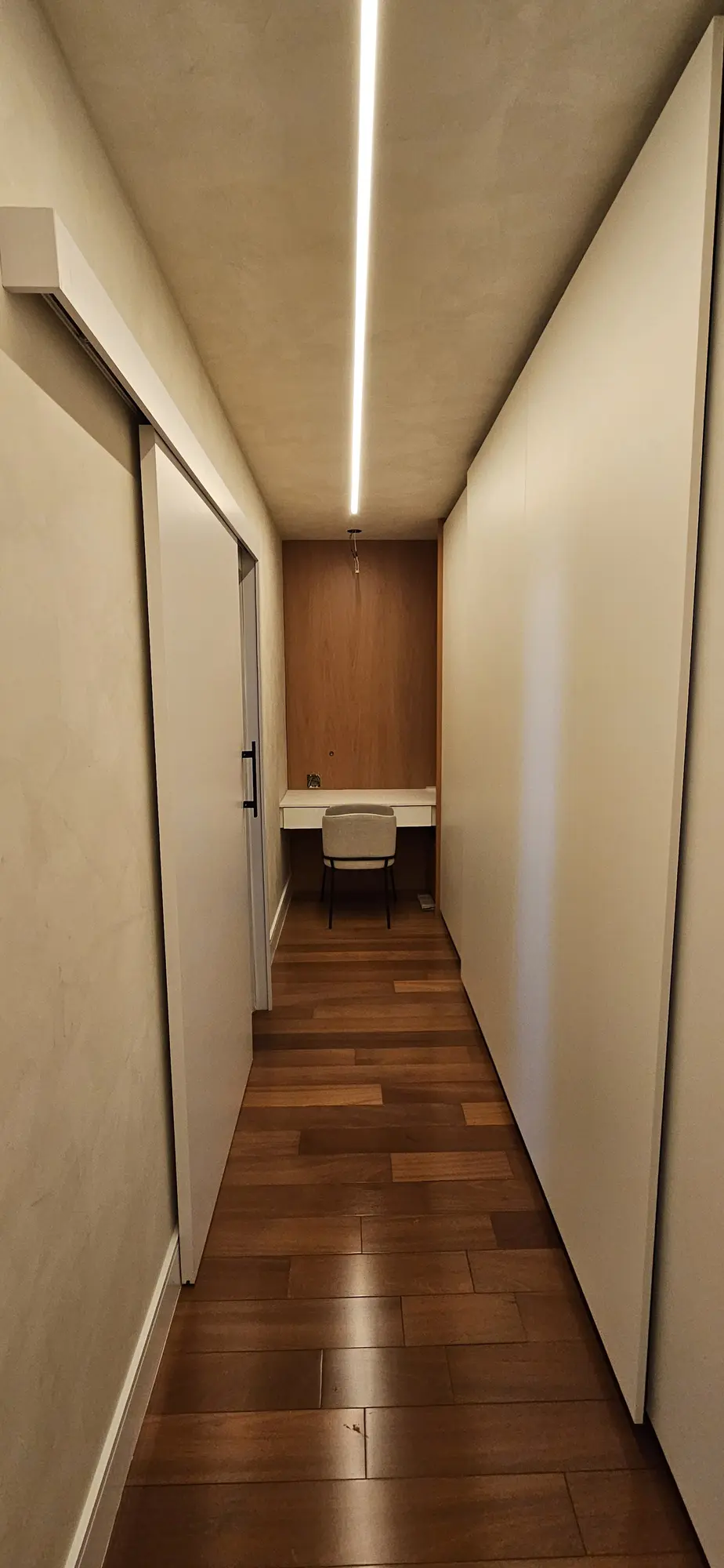 Corredor com armários planejados